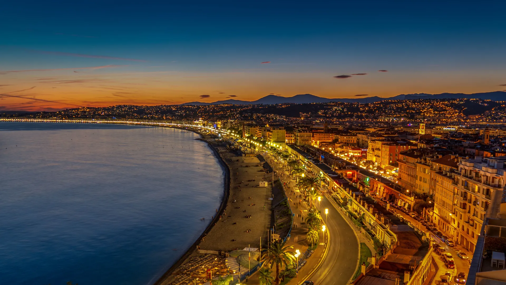Panorama de la ville de Nice de nuit